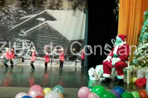 Imagini de la eveniment: Constanta. Mos Craciun a venit la spectacolul de final de an al gimnasticii aerobice