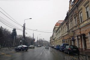 A venit zăpada! Utilajele RER Vest au ieşit pe străzile Oradiei (FOTO)