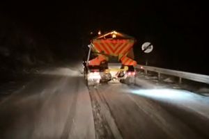 Circulaţie în regim de iarnă în vestul ţării. Nu sunt drumuri şi căi ferate închise