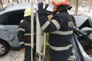 Accident rutier pe DJ 222 intre Tulcea si Agighiol. Doua autoturisme implicate. Mai multe victime au avut nevoie de descarcerare (galerie foto) 