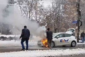 Autoturism în flăcări pe Calea Circumvalaţiunii