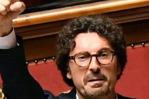 Ministrul italian al Transporturilor le dă peste nas românilor din Ciubotă: „Sunt foarte încântat de lupta împotriva şmecherilor cu numere străine”