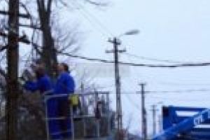 Întreruperi de energie electrică în opt localităţi cărăşene. Cauza: viscolul şi ninsorile abundente de astăzi