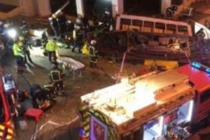 TRAGEDIE! Un tramvai A DERAIAT. Sunt zeci de VICTIME, unele încarcerate