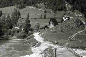 FOTO: Frumuseţea fabuloasă a Apusenilor şi a oamenilor de pe munte, în imagini alb-negru, într-o călătorie din 1964