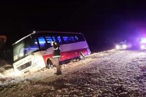 VIDEO: Autocar din Mureş cu 29 d epersoane răsturnat în Oltenia!