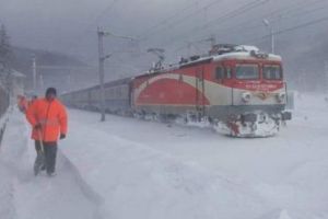 INFOTRAFIC: Circulaţia feroviară pe mai multe linii este ÎNTRERUPTĂ. Peste 160 de CĂLĂTORI blocaţi în TREN