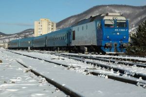 Peste 150 de călători, BLOCAȚI ÎN TRENURI în judeţul Arad