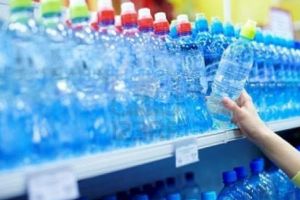 Nu ar mai trebui să bei apă îmbuteliată. Dar ce altceva?