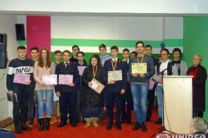 Foto: Premianţii ediţiei a cincea a concursului interjudeţean de matematică ,,Mens Sana…” desfăşurat la Colegiul Naţional „Avram Iancu” Câmpeni