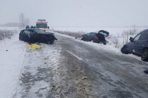 Grav accident lângă Chevereşu Mare. Patru răniţi şi un mort