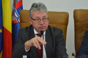 Pásztor călătorul: Preşedintele Consiliului Judeţean Bihor continuă excursiile pe bani publici