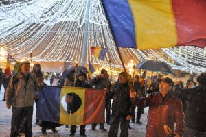 Marşul Libertăţii, la Timişoara. Candele pe treptele Catedralei, în memoria celor căzuţi la Revoluţie