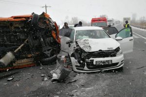 UPDATE Plan roşu de intervenţie la Sibiu – ZECE persoane rănite în accidentul de la Avrig