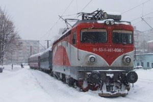 Zăpada a blocat macazurile de cale ferată. Mai multe trenuri au întârziat zeci sau sute de minute