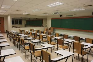 Cursuri SUSPENDATE în ZECI de ȘCOLI din judeţul Arad! Lista localităţilor în care elevii vor sta acasă