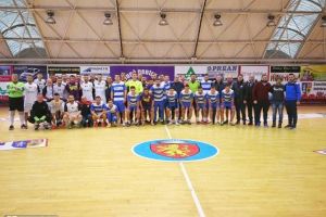 De ziua lui Robert Roman, momente emoţionante la turneul caritabil de la Sebeş: tort, “La mulţi ani” şi aproape 6000 de lei strânşi la aniversarea puştiului bolnav de leucemie