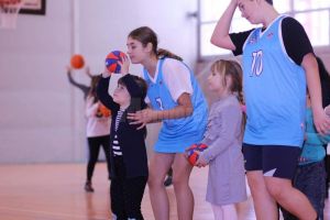 Peste 100 de copii au primit cadouri şi s-au distrat în cadrul acţiunii caritabile „Și ...