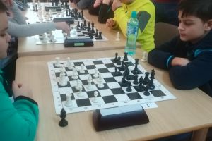 Cupa lui Moş Crăciun pentru micii şahişti la Simeria