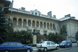 Propunere: salarii majorate cu 5 la sută în Primăria Hunedoarei