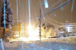 Defileul Jiului, închis de teama avalanşelor! În Autogra Târgu-Jiu, călătorii aşteaptă de câteva ore cursele de la Cluj şi de la Timişoara