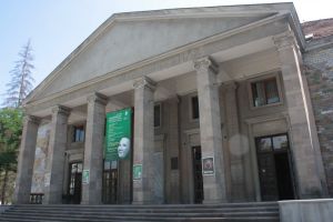 TEATRUL MUNICIPAL MIERCUREA-CIUC organizează  LICITAȚIE PUBLICĂ