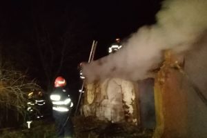Casa cuprinsa de flacari in judetul Tulcea. Vecinii au alertat salvatorii 