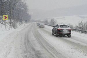 Școli închise luni în patru judeţe din cauza ninsorilor