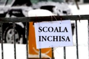 Școli închise din cauza viscolului şi ninsorilor! Lista cu judeţele în care cursurile sunt suspendate