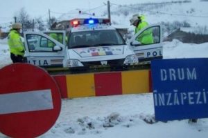 CIRCULAȚIE OPRITĂ pe mai multe DRUMURI NAȚIONALE. Vremea face RAVAGII în ţară