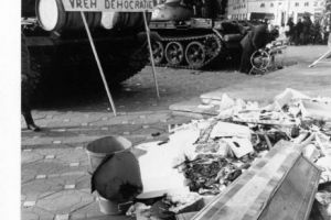 Timişoara este în doliu. Ordinul lui Ceauşescu de a se trage a dus la 59 de morţi şi sute de răniţi în câteva ore