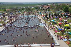 PROGRAM. Ștrandul de la Tăşnad, deschis de crăciun şi revelion