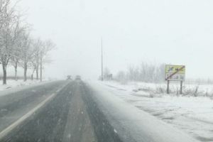 Viscolul face ravagii în toată ţara – Trafic rutier restricţionat în mai multe judeţe şi trenuri anulate