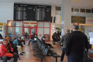 Pe Aeroportul Internaţional Timişoara se circulă în condiţii de iarnă. Mai multe zboruri anulate