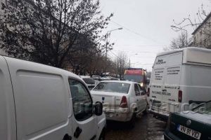 FOTO-ULTIMĂ ORĂ: Strada Mare a Unirii, BLOCATĂ