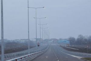 „Autostrada urbană“ se opreşte brusc cu un semafor şi o trecere de pietoni. Care sunt urmările şi ce spun specialiştii