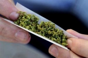 Zeci de dosare penale privind consumatori de etnobotanice din Suceava rămân fără finalitate