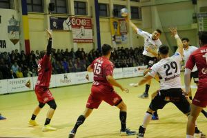 Universitarul Adrian Tîrzioru este pe locul 5 în topul marcatorilor din Liga Naţională, ...