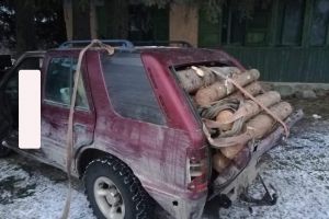 Weekend: Jandarmii au aplicat amenzi şi au confiscat lemne de la transportatori