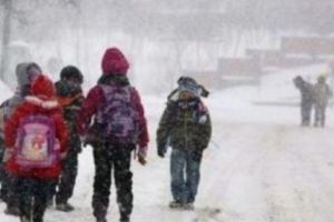 Şcoli închise din cauza ninsorii