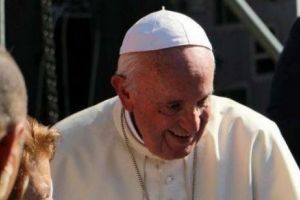 Papa Francisc: Lumea occidentală are „responsabilitatea morală” de a ACCEPTA mai MULŢI migranţi
