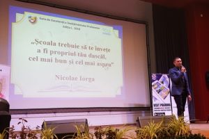 CJ Prahova premiaza performanta! Sute de elevi si profesori vor primi bani pentru rezultatele obtinute la olimpiadele si concursurile scolare