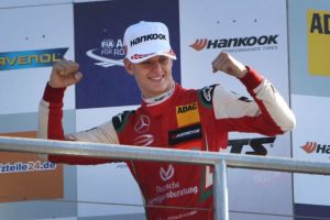 Michael Schumacher “nu mai este imobilizat la pat”. Anunţul făcut de presa internaţională
