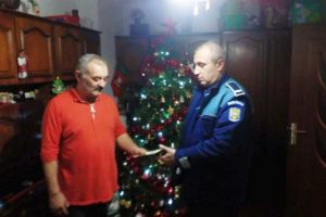 FOTO: Dovadă de SPIRIT CIVIC, la Sebeş. Un bărbat a găsit 500 de lei în parcarea unui magazin din oraş şi i-a predat poliţiei