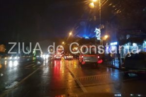 Imagini de la eveniment. Accident rutier pe strada Dezrobirii din municipiul Constanta. Victima, un pieton. Șoferul implicat ar fi fugit de la fata locului 