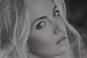 TRAGEDIE ÎN SHOWBIZ. Vedetă Playboy şi parteneră de scenă a lui Goran Bregovic, înecată în apele îngheţate ale Dunării!