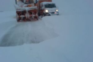 Șofer din Dolj, amendat şi lăsat fără permis, după ce s-a aventurat pe drumul închis circulaţiei, la Rânca