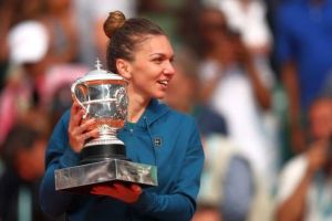 Halep  “a egalat” performanţa lui Mergea