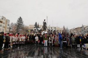 Sfârşit de an în zvon de colinde  pentru ansamblul ,,PLAIURI TULGHEŞENE”