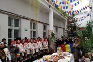 Au  venit colindătorii  „Colindele reprezintă, fără tăgadă, cântecul nostru strămoşesc, una din cele mai vechi forme de manifestare a folclorului românesc”